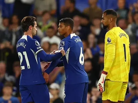 Cờ đến tay Enzo sau hành động gây chú ý của Silva