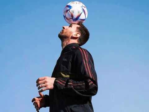 Có gì bên trong trái bóng vừa khiến Ronaldo mất bàn thắng