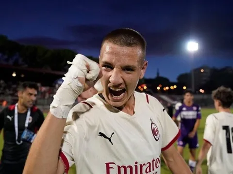 "Cỗ máy" 14 tuổi AC Milan ghi 485 bàn sau 89 trận có lai lịch ra sao?