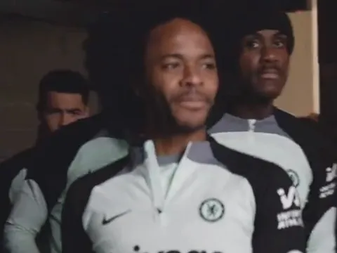 Cole gây choáng; Sterling lộ diện mạo mới