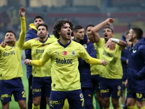 ''Cơn gió lạ'' Fenerbahce hay thế nào mà khiến Arsenal mơ ước?