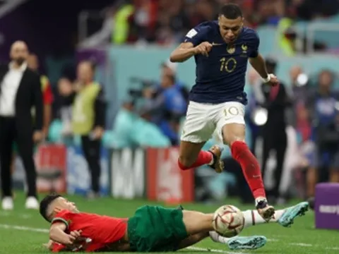 Cơn lốc Mbappe thổi bay Morocco