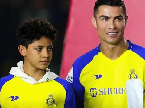 Con trai bật mí tương lai, Ronaldo tái xuất châu Âu?