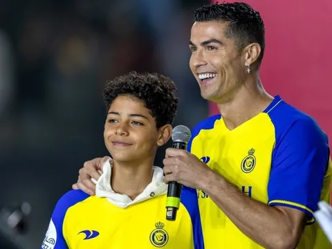 Con trai Ronaldo tới Saudi Arabia chơi bóng