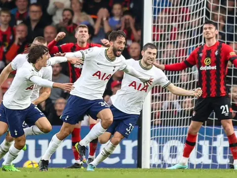 Conte nói lý do bỏ vào đường hầm khi trận chưa kết thúc