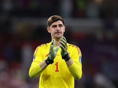 Courtois lại khiến HLV "gai mắt"