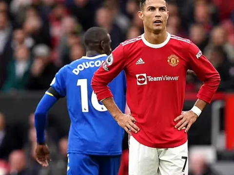 Huyền thoại Danny Blind chỉ trích Ronaldo