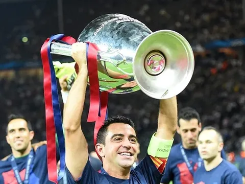 Jermain Defoe chọn người xuất sắc hơn giữa Xavi và Modric