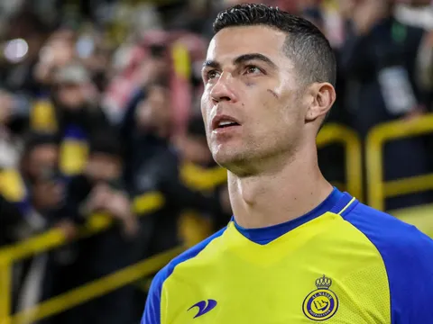 Dwight Yorke nói lời phũ phàng về việc Ronaldo, Benzema đến Ả Rập