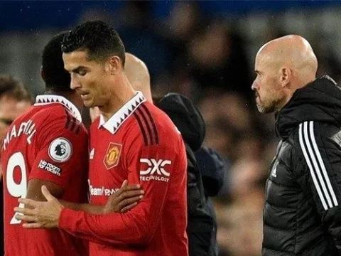 Richard Keys trách Piers Morgan trong vụ Ronaldo rời M.U