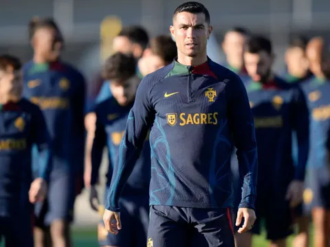 Cristiano Ronaldo phá vỡ im lặng về việc rời M.U