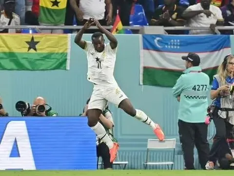 Cristiano Ronaldo tức giận khi ngôi sao Ghana 'Siu' không đúng lúc