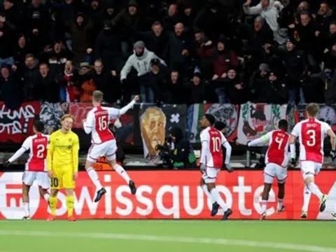 Cú đá "đi vào lòng đất" dâng vé 1/8 cho Ajax