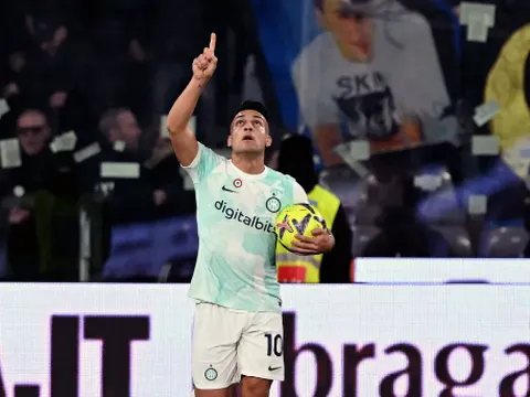 Cú đúp của Martinez đưa Inter lên ngôi nhì bảng