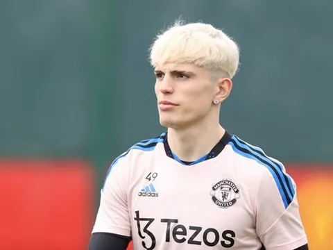 Cú hích đến với Garnacho