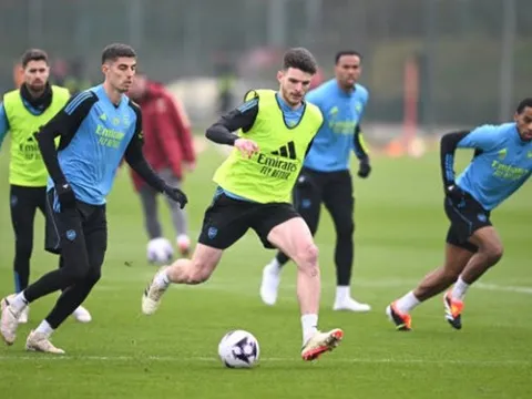 Cú hích lực lượng cho Arsenal; Thái độ của Ramsdale khi được bắt chính