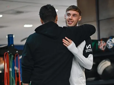 Cú hích nhân đôi cho Chelsea; Palmer trở lại tập luyện