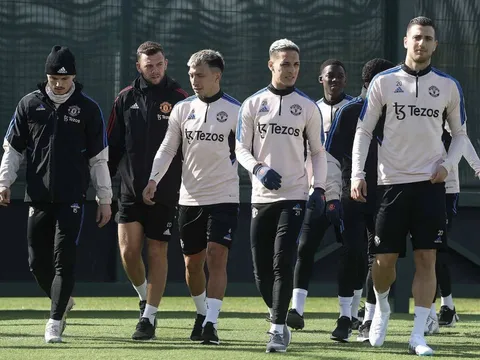 Cú hích xuất hiện; Bất ngờ với Sabitzer trên sân tập Man Utd