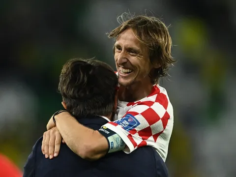 Cú lắc hông đẳng cấp của Modric