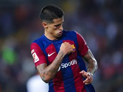 "Cú lừa" Joao Cancelo