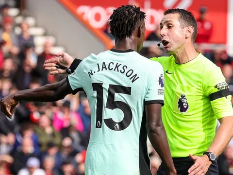 "Cú lừa" Nicolas Jackson