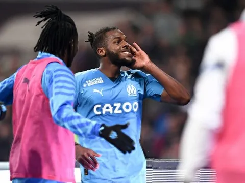 'Cú lừa' ở Arsenal gây bất ngờ