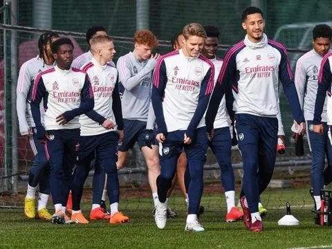 Cú sốc cho Arsenal trên sân tập; Nhạc trưởng số 1 tươi rói