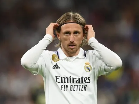 Cú sốc Modric giúp Man City mừng rơn