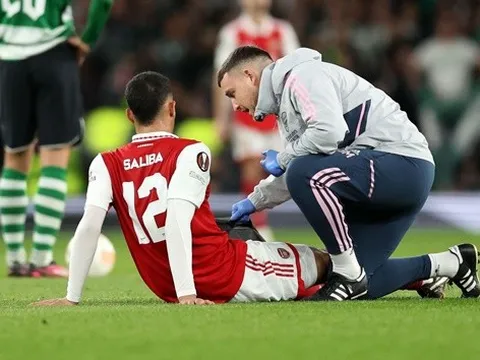 Cú sốc Saliba ập đến Arsenal