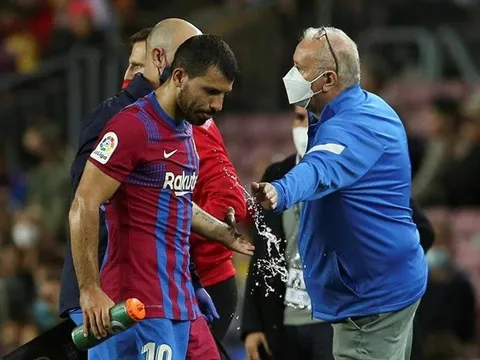 Cú sốc từ Aguero khiến Barca lao đao