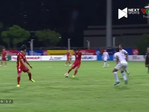 "Cú sút của 1 trung phong cắm đúng nghĩa, cực kỳ lạnh lùng và uy lực"