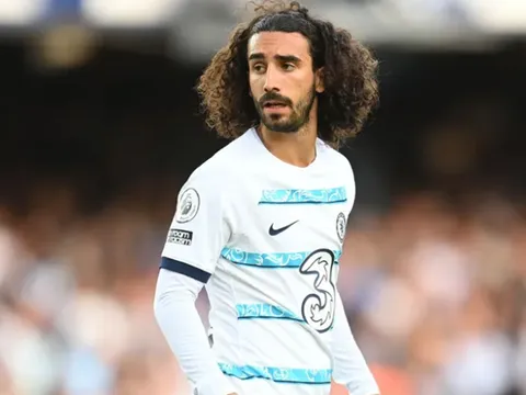 Boehly công khai chê Cucurella, Potter lên tiếng