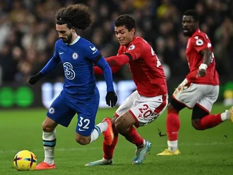 Man Utd thực hiện cú 'lườm rau gắp thịt' với Cucurella?