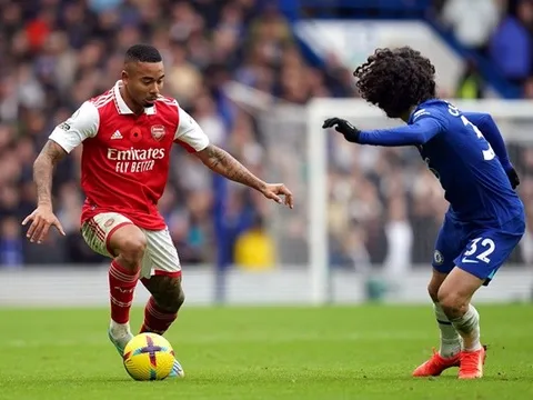 Cucurella làm điều ngớ ngẩn khiến Chelsea thủng lưới