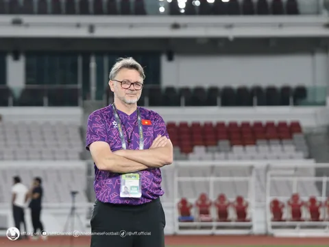 "Cùng là người châu Âu nhưng tôi thấy HLV Troussier..."