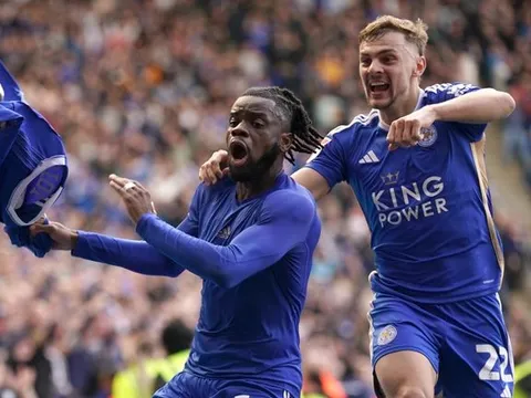 Cuộc chiến căng như dây đàn ở bóng đá Anh