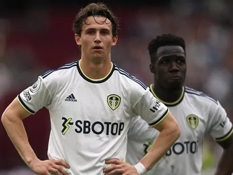 Cuộc đua trụ hạng Premier League đảo chiều