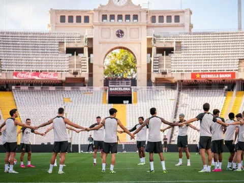 Cuộc sống mới và những khó khăn tại sân nhà tạm thời của Barcelona