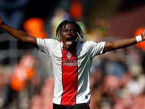 Cướp mục tiêu của Arsenal, Liverpool ra đề nghị đầu tiên