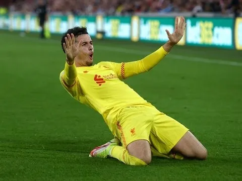 Đá số 8, số 10 và số 6, sao Liverpool không ngại đá luôn hậu vệ phải