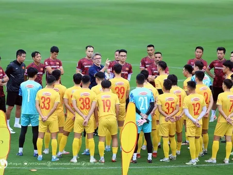 ĐT Việt Nam chốt danh sách đấu Hong Kong; Cựu cầu thủ  U16 Barcelona ‘quay xe’ với CAHN