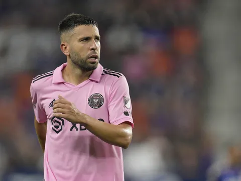 Cựu sao Barca hẹn nhau đến Mỹ dưỡng già