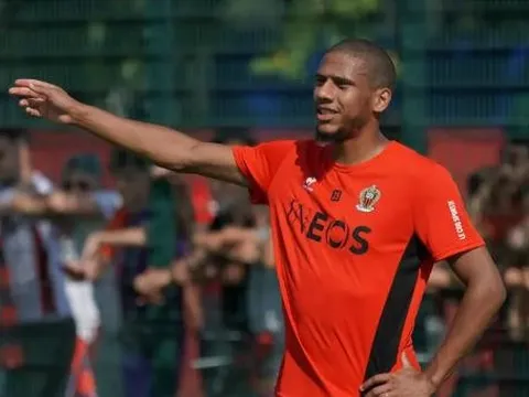 Cựu sao Barcelona gật đầu, M.U có phương án giá rẻ thay thế Maguire