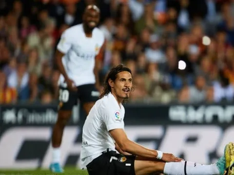 Cựu tiền đạo M.U nguy cơ rớt hạng