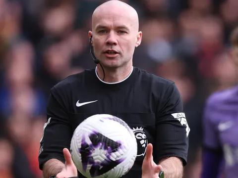 Cựu trọng tài ám chỉ Liverpool thắng may mắn Forest