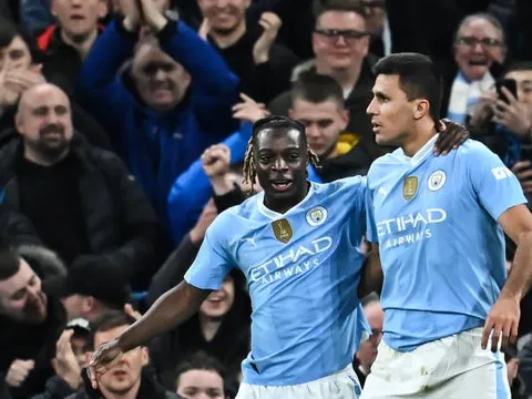 "Cỗ máy rê bóng" của Man City gây choáng