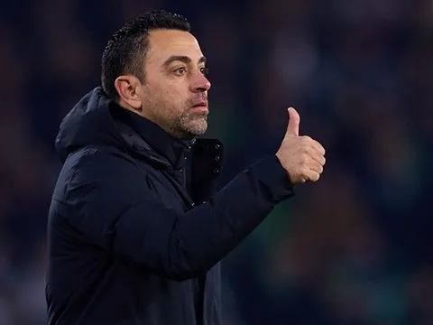 Xavi cảnh báo Barca về cuộc đua với Real Madrid