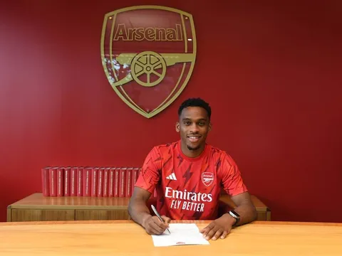 Ra mắt Arsenal, Jurrien Timber chốt luôn số áo cực chất