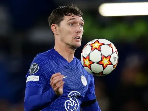 Đá tảng đề nghị rút ngắn hợp đồng, Chelsea bối rối