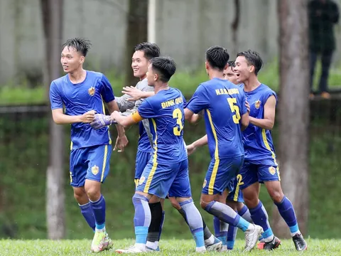 Đá V-League, HLV lo sợ cầu thủ non kinh nghiệm
